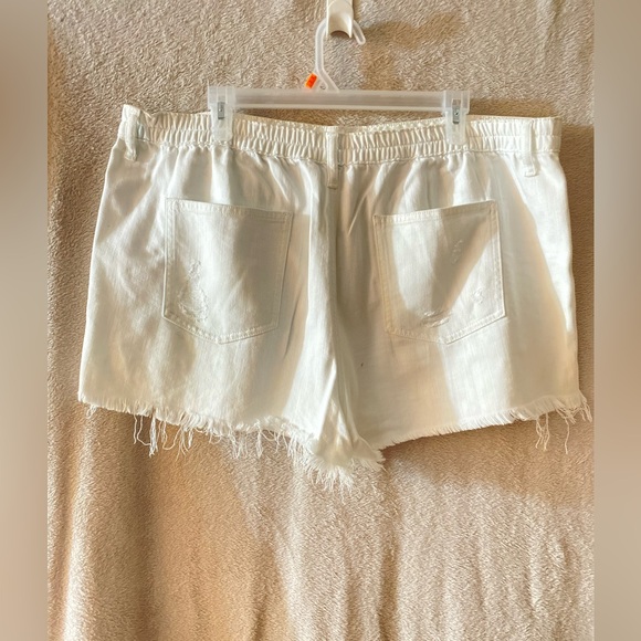 AERIE SHORTS - Picture 2 of 3